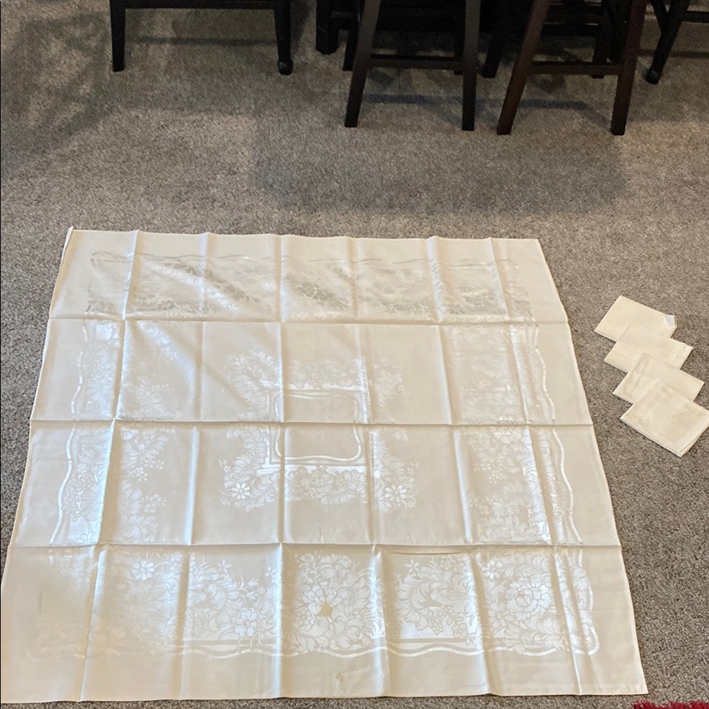Vintage Occupied Japan Elegant Cream Damask Tablecloth W/ 4 Napkins!